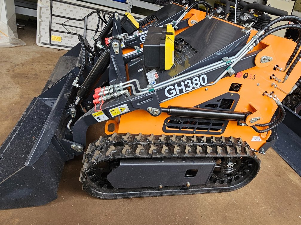 2025 ABOSS GH380 Mini Tracked Skid Steer Loader w/ 44" Bucket – Gas
