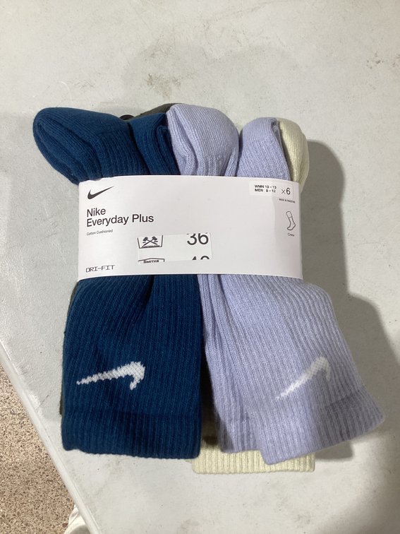 New in pkg Nike Crew Socks 6 pk