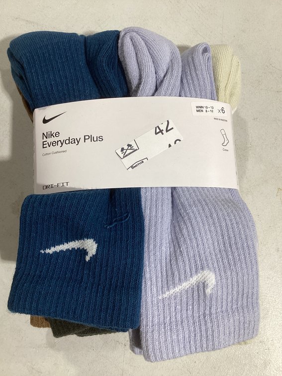 New in pkg 6pk Nike Crew Socks