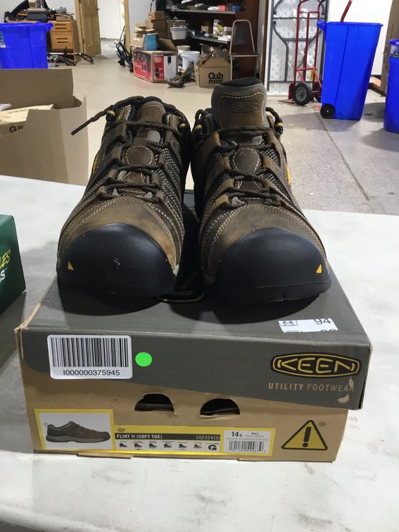 KEEN MEN'S CASCADE FLINT II men’s size 14D new