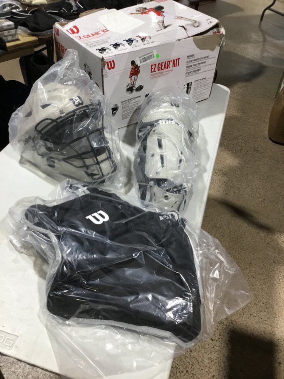 New Wilson EZ Gear catcher's equipment kit, size s/m