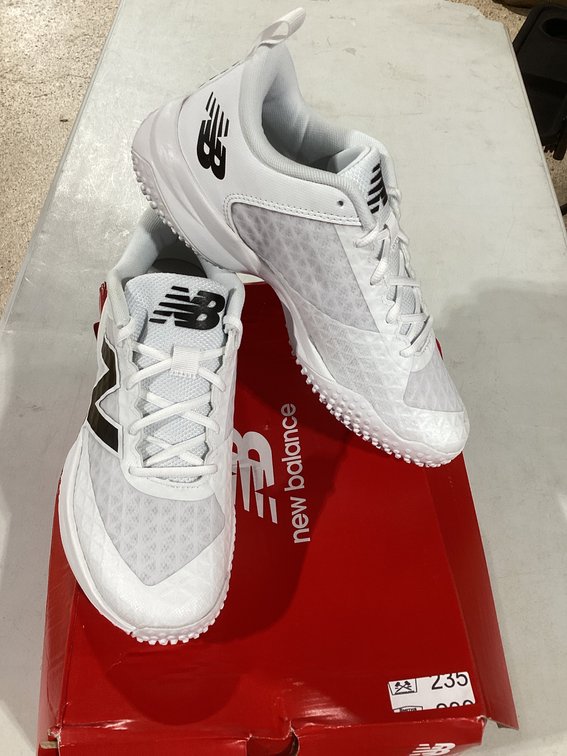 New Balance FuelCell 4040 v8 Turf-Trainer