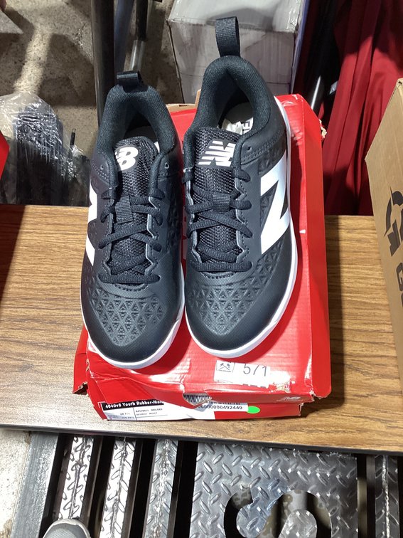 NB youth rubber baseball shoes sz 2