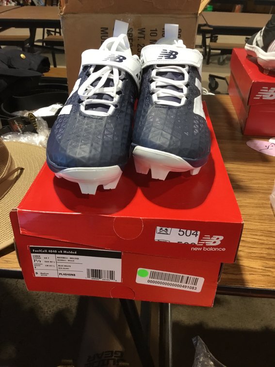 New Balance FuelCell 4040 v8 molded baseball spikes size 7.5