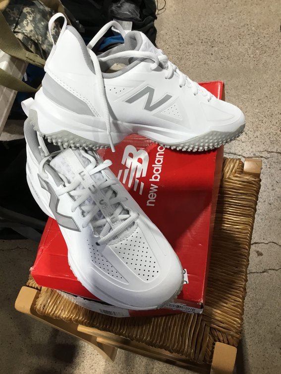 Size 7, women’s sport shoes, tennis shoes
