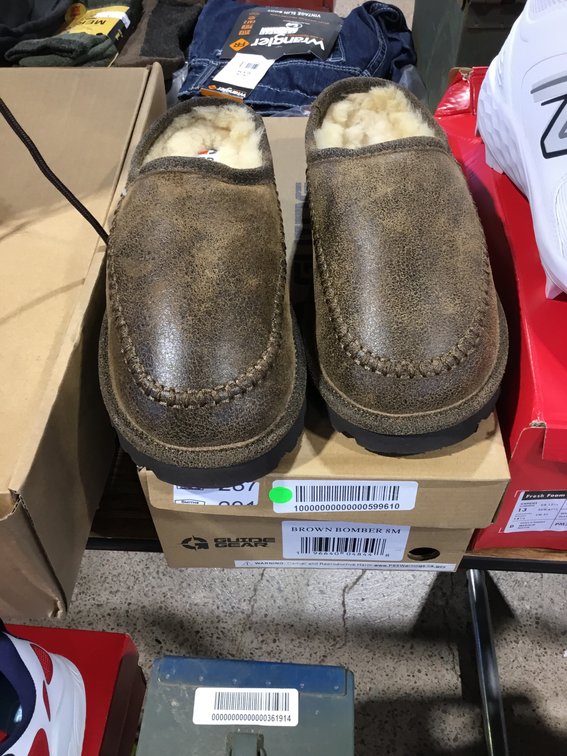 Super soft size 8 slippers, camp slippers new
