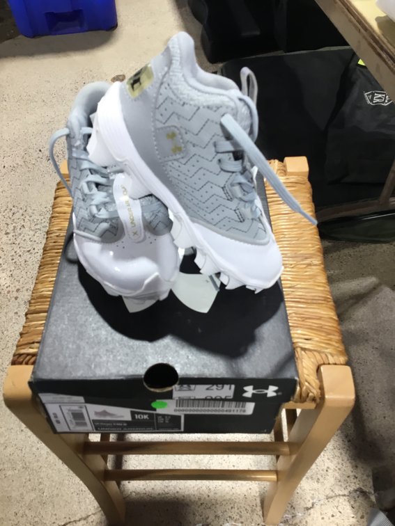 Under Armour size 10 K children’s cleats new291