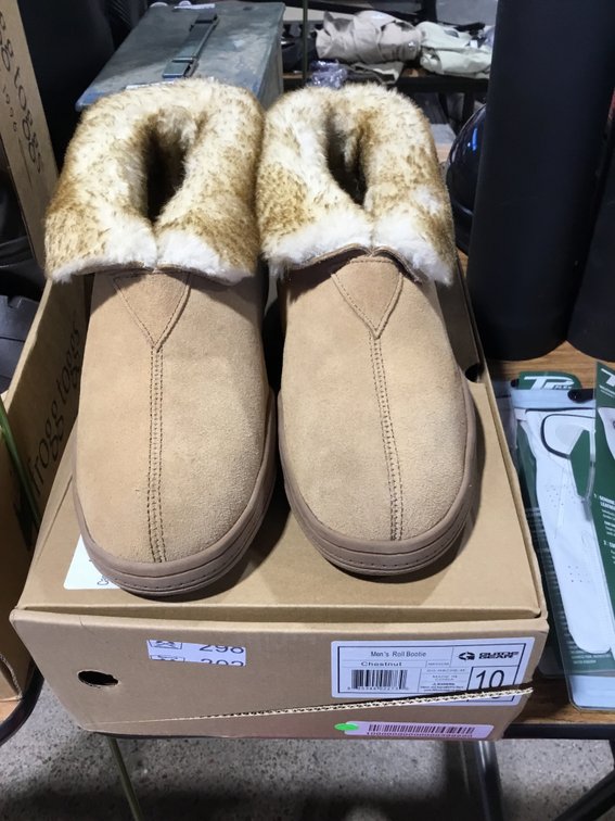 Fury top slippers, size 10 guide gear