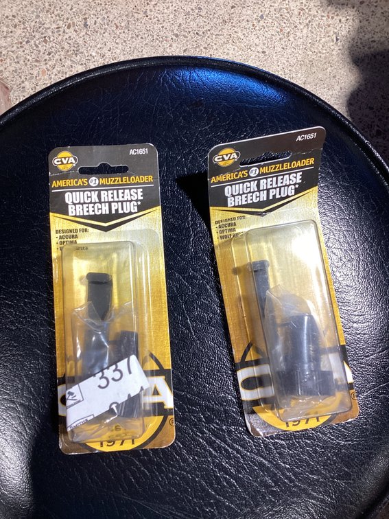 Quick release breech plug