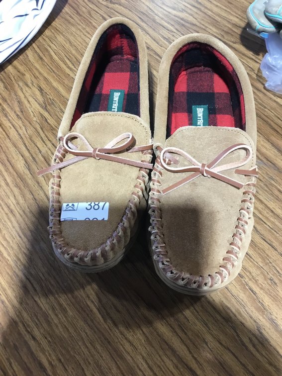 Huntrite moc slippers size 8