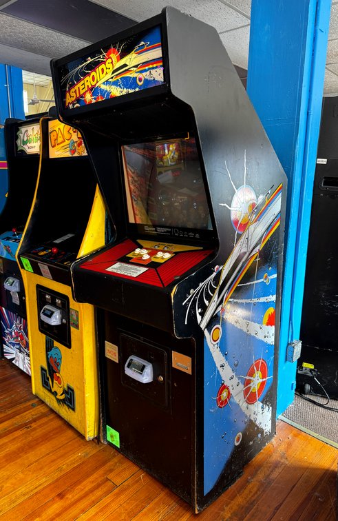 Atari Asteroids Arcade Game