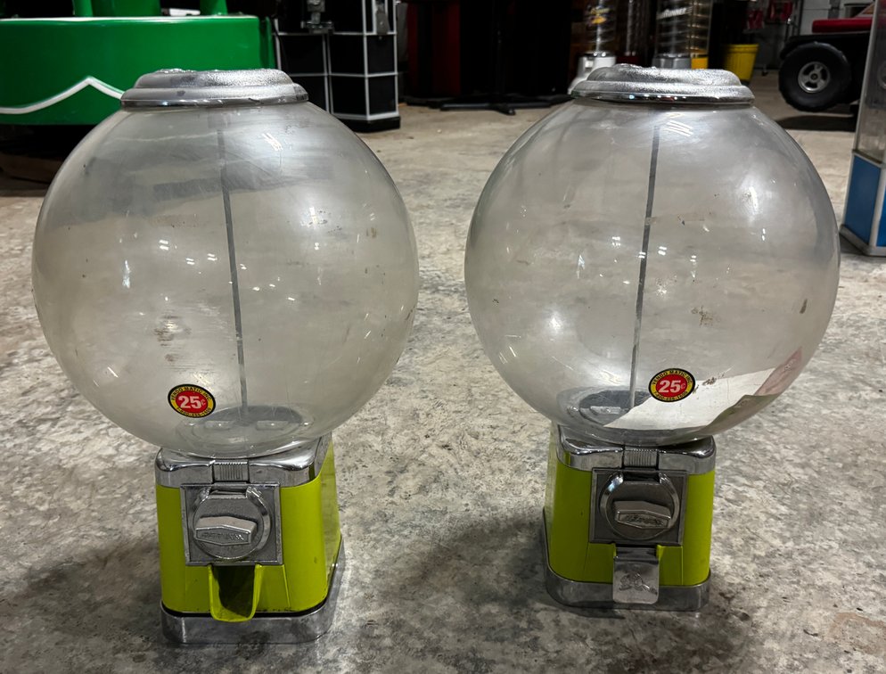Pair of Green Beaver Rounded Globe Vendors
