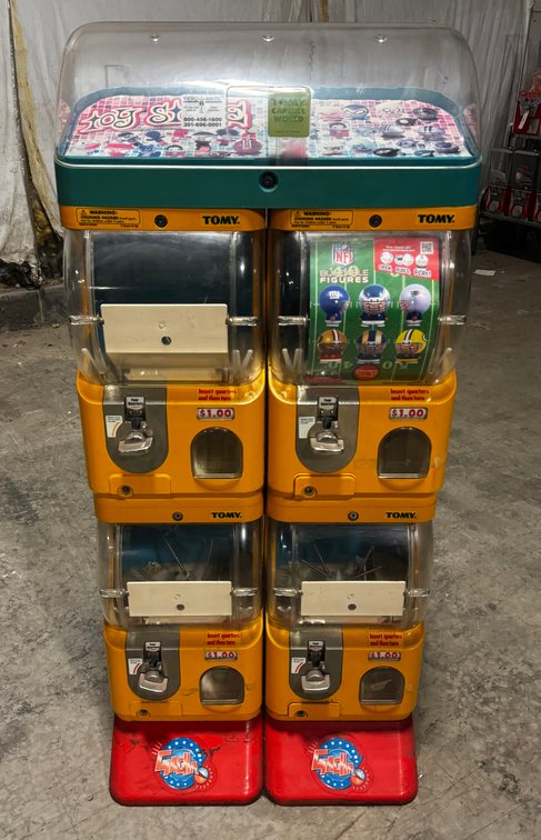 Tomy Gacha Capsule Vendor, Lot 1