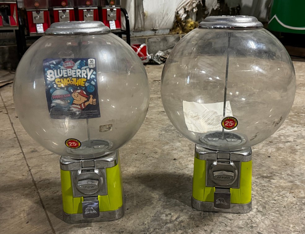 Pair of Green Beaver Rounded Globe Vendors