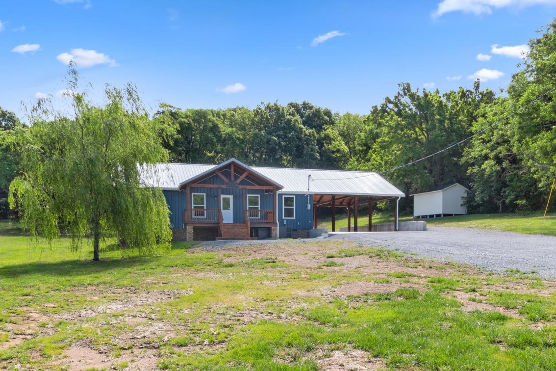 MINI FARM - REAL ESTATE AUCTION!!  3 Bed / 2 Bath / 4 Car Carport / 28.32 +/- Acres