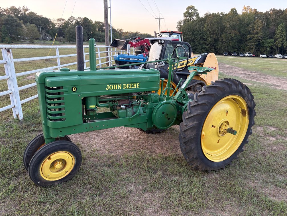 JOHN DEERE MODEL B TRACTOR
