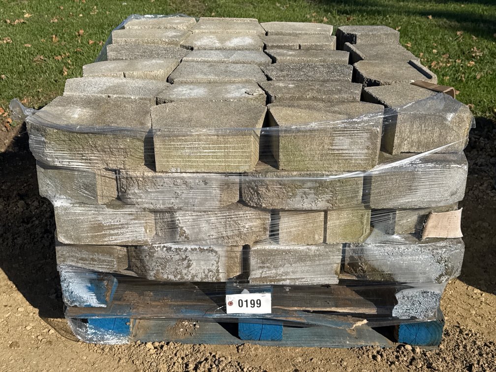 Pallet of Landscape Blocks – Approx. 88 Pieces