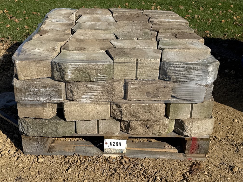 Pallet of Landscape Blocks – Approx. 88 Pieces