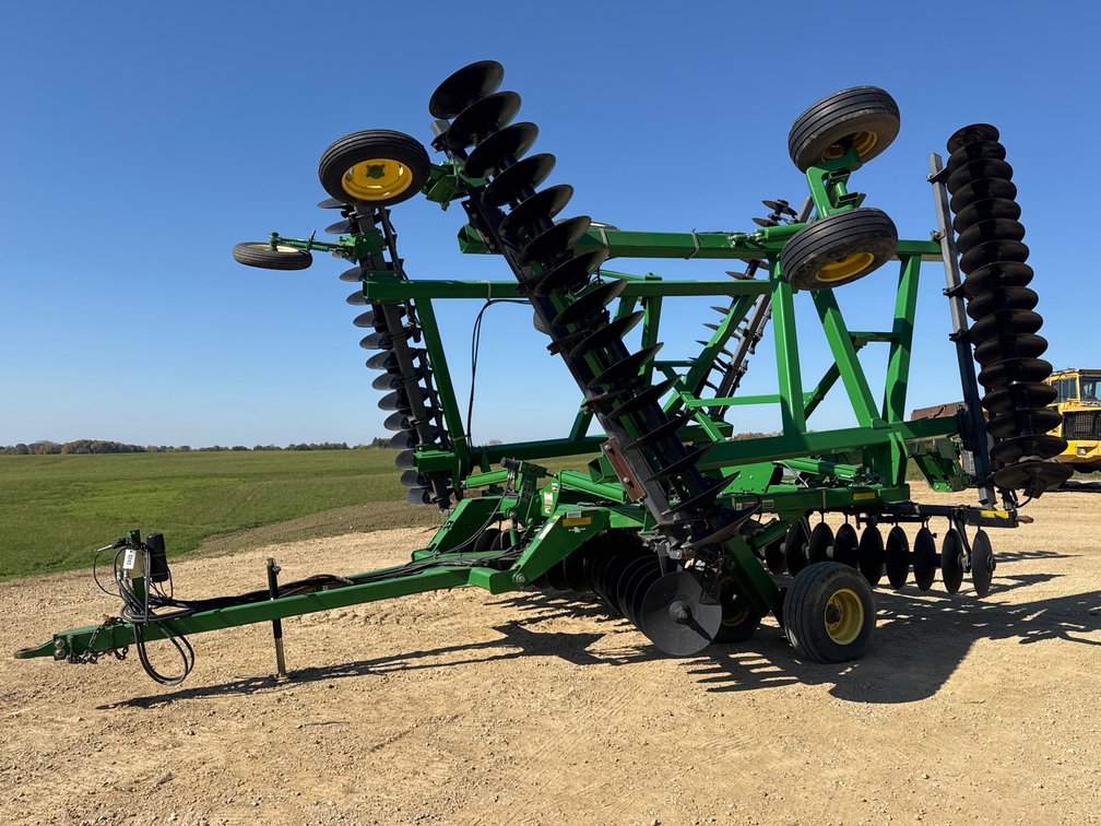 2011 John Deere 637 35’ Tillage Disk