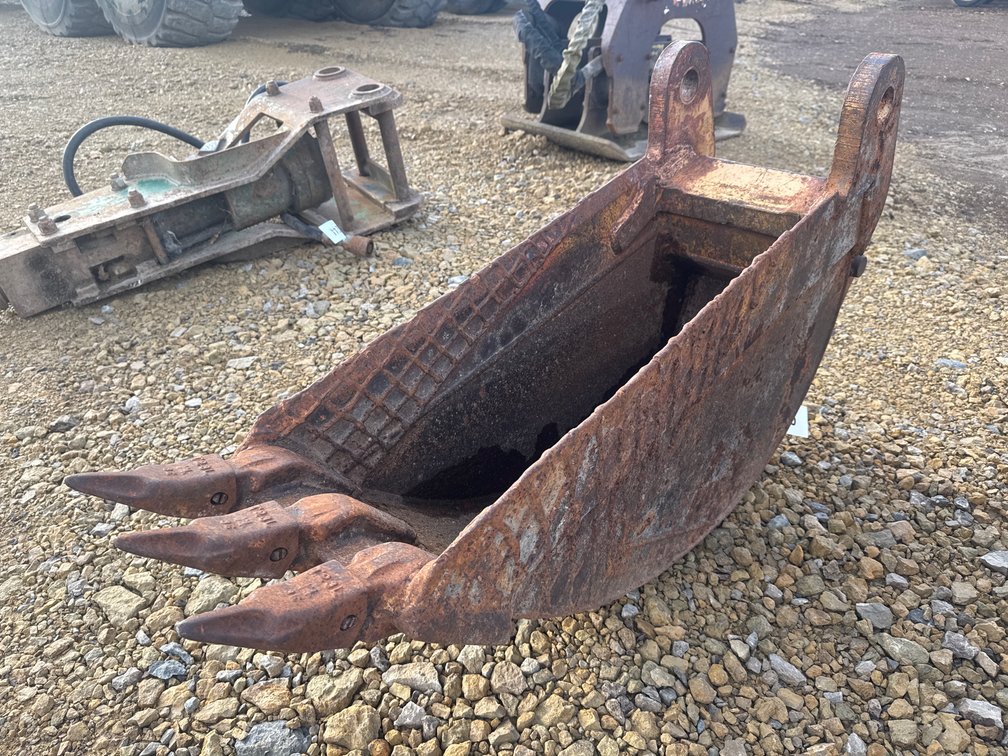 12” Excavator Digging Bucket Features & Details