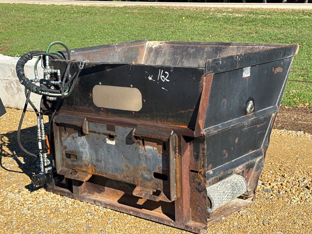 Hydraulic Skid Steer Sand Shooter / Material Spreader Attachment