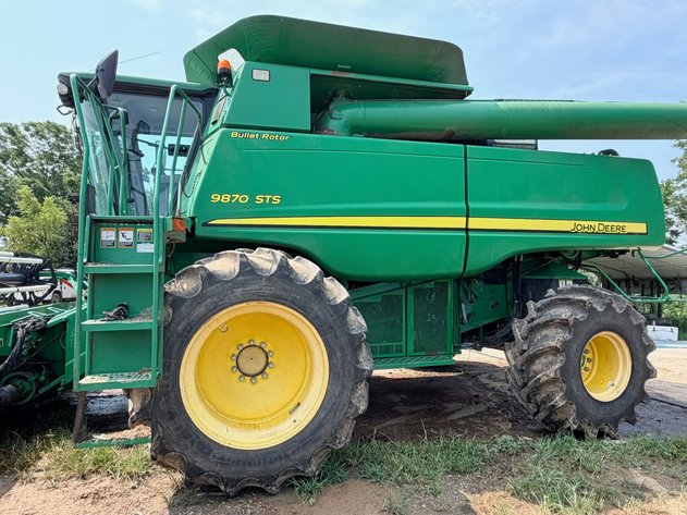 Image for 9870 STS JOHN DEERE COMBINE QULIN MO