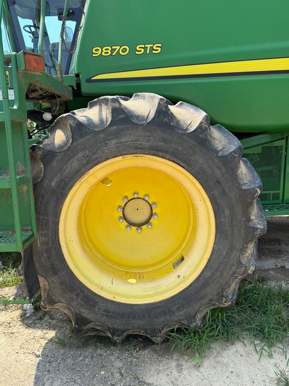 Image for 9870 STS JOHN DEERE COMBINE QULIN MO