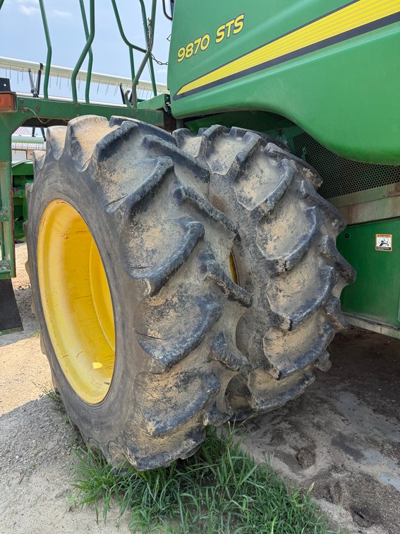 Image for 9870 STS JOHN DEERE COMBINE QULIN MO