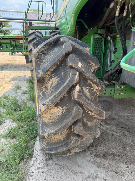 Image for 9870 STS JOHN DEERE COMBINE QULIN MO