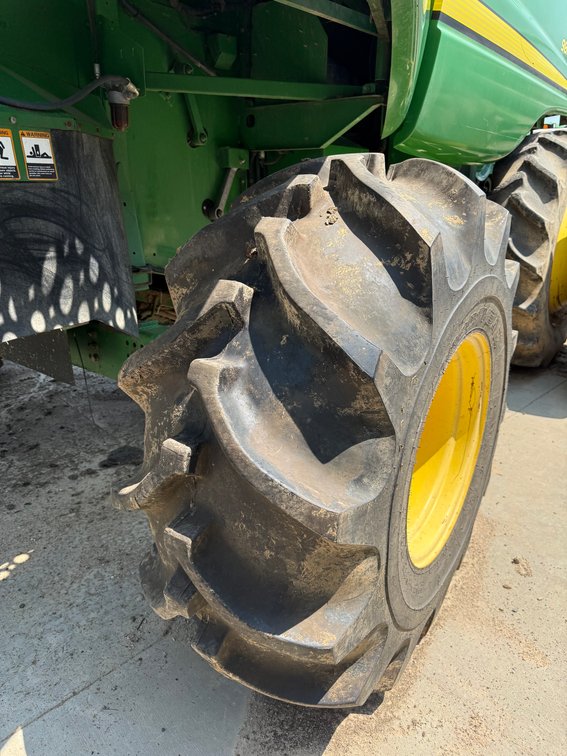 Image for 9870 STS JOHN DEERE COMBINE QULIN MO
