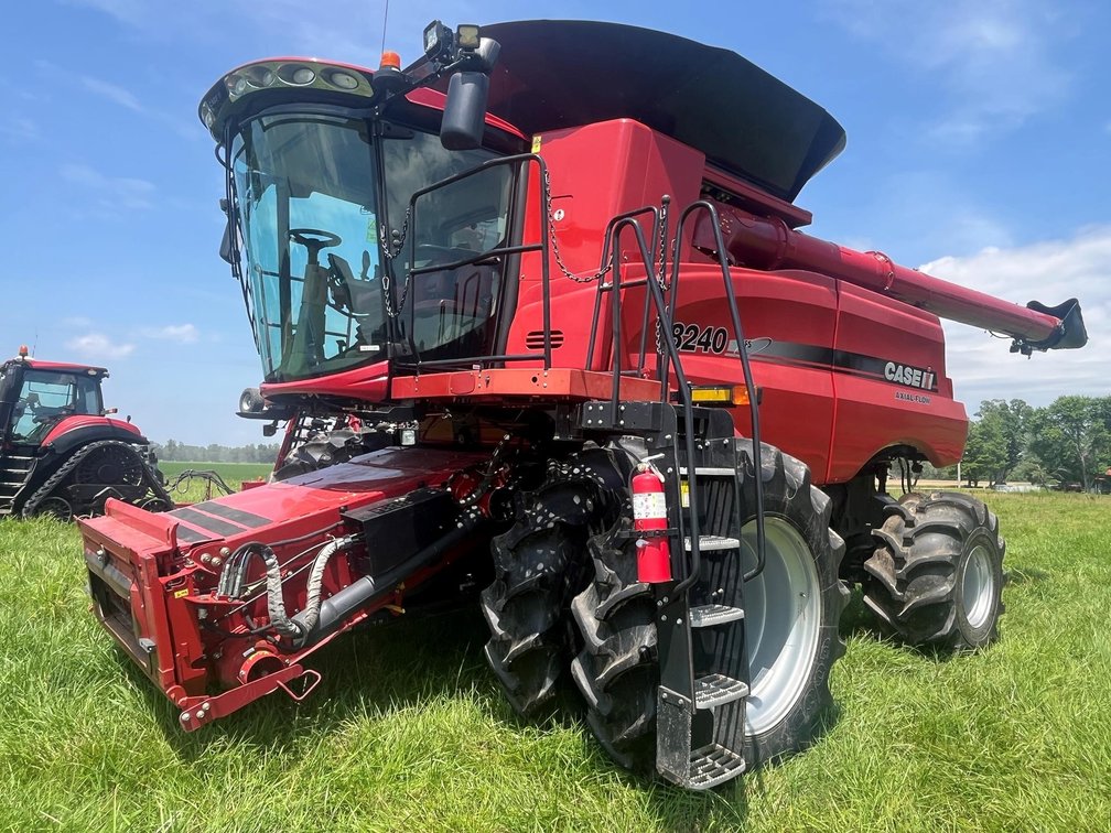 Image for 2016 CASE IH 8240 COMBINE