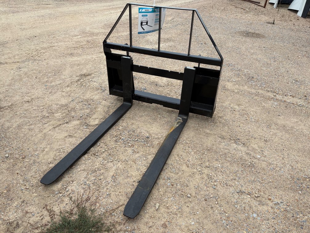 AGT SA Skid Steer Pallet Forks