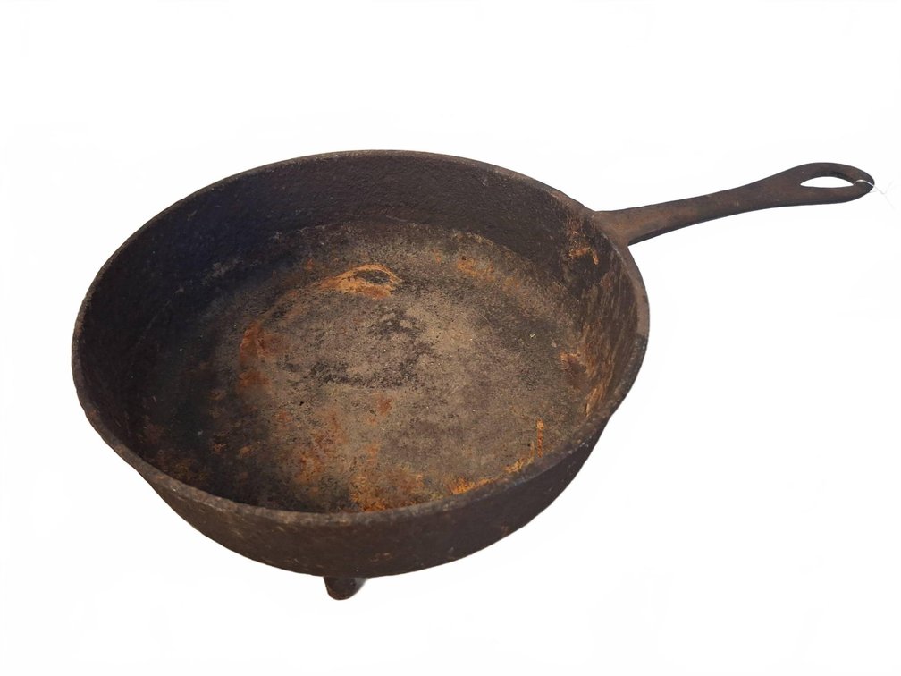 Cast Iron Three-Legged Skillet 10" x 4"