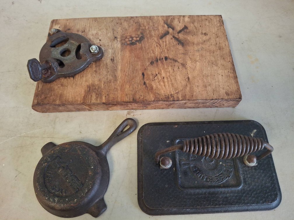 Lodge Cast Iron Cookware Items