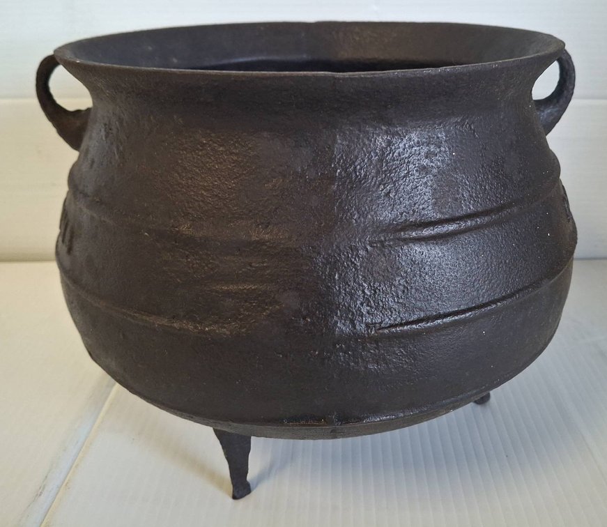 Cast Iron Two Gallon Cauldron Pot
