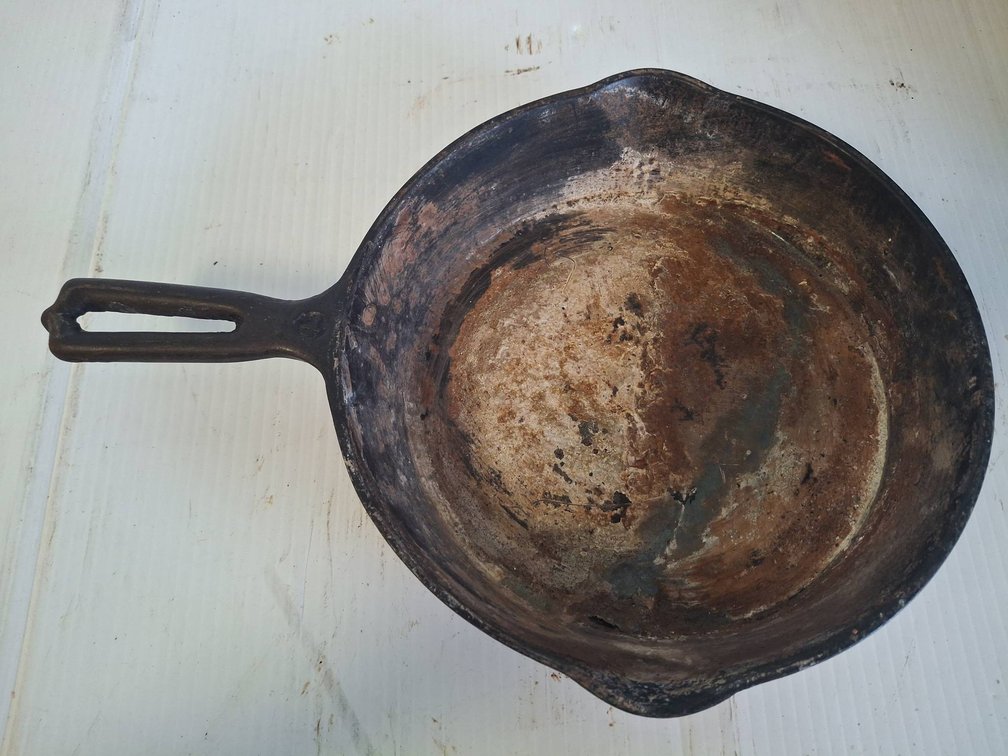 Cast Iron Skillet with Pour Spouts