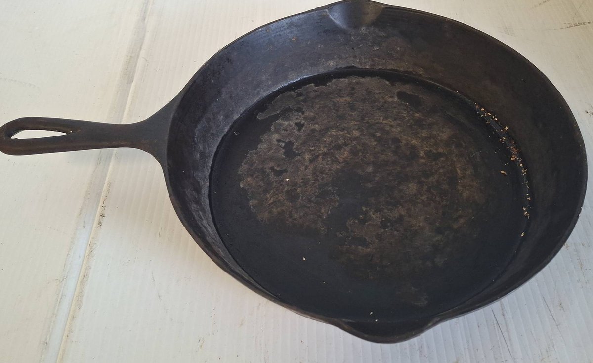 Wapak No. 6 Cast Iron Skillet
