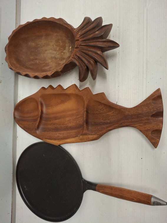 3: Pan, Fish & Pineapple Wood Bowls