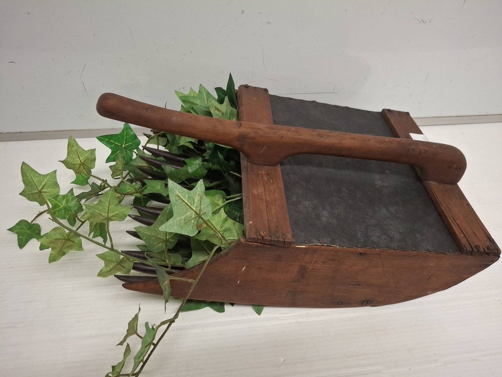 Wooden Berry Picker With Metal Tines