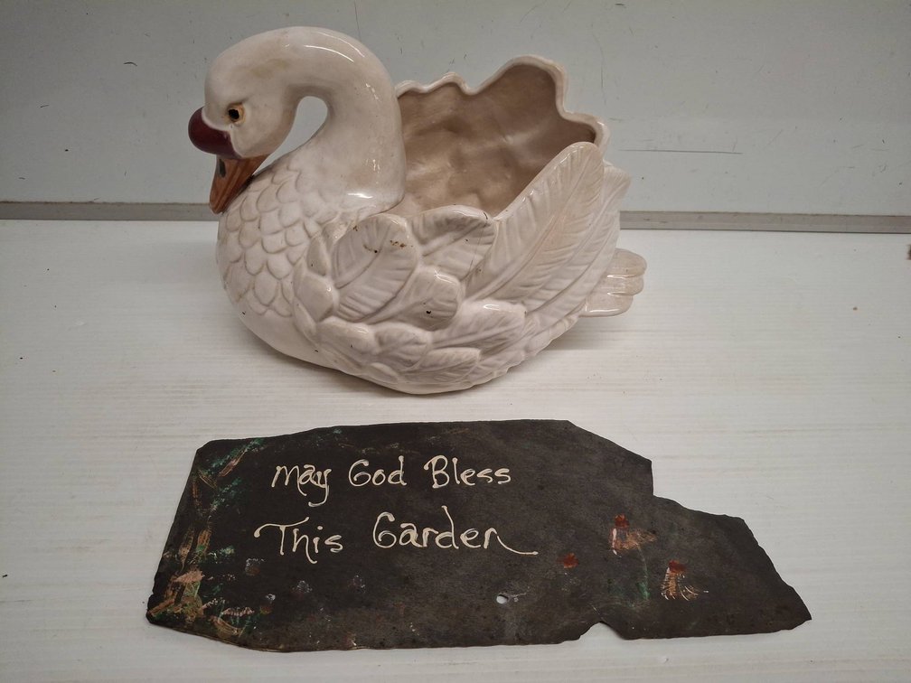 Ceramic Swan Planter & Garden Blessing Plaque