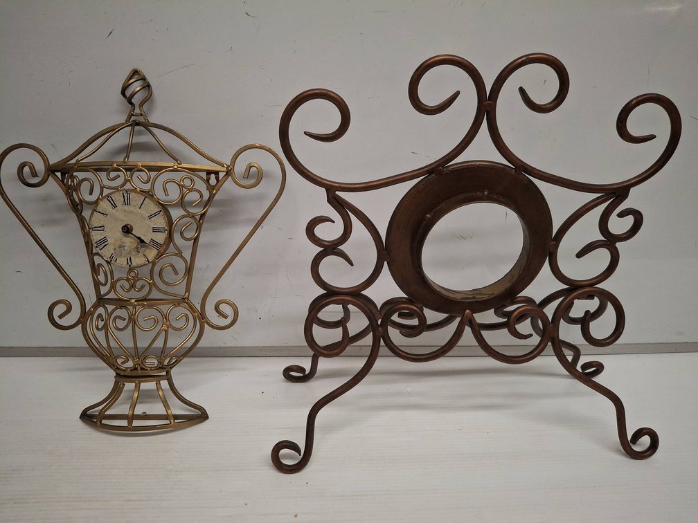 Wire Scrollwork Clock and Stand, 16"x20" Max Size