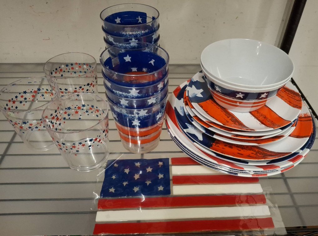 Zak Designs Patriotic Tableware Set 13 Pieces