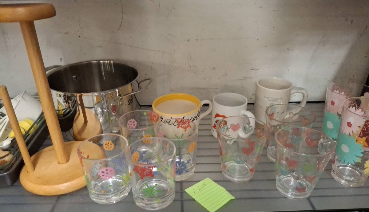 Kitchenware Mugs Glasses Pots Stand