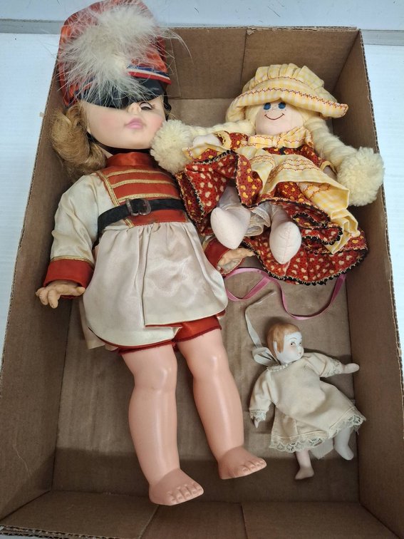 Dolls Lot with Outfits, 3 Pieces