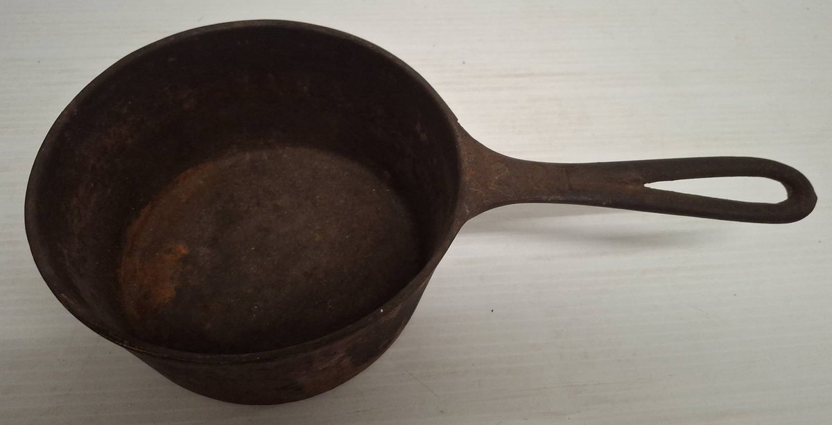 Cast Iron Saucepan With Handle