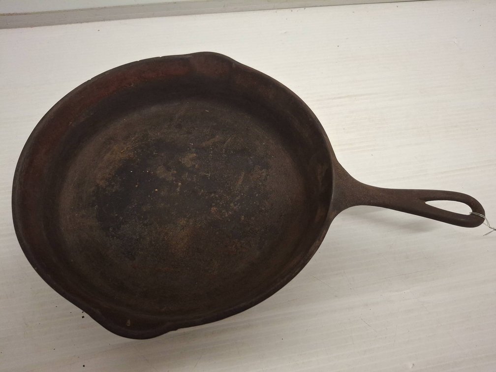 Cast Iron Skillet with Hammered Finish