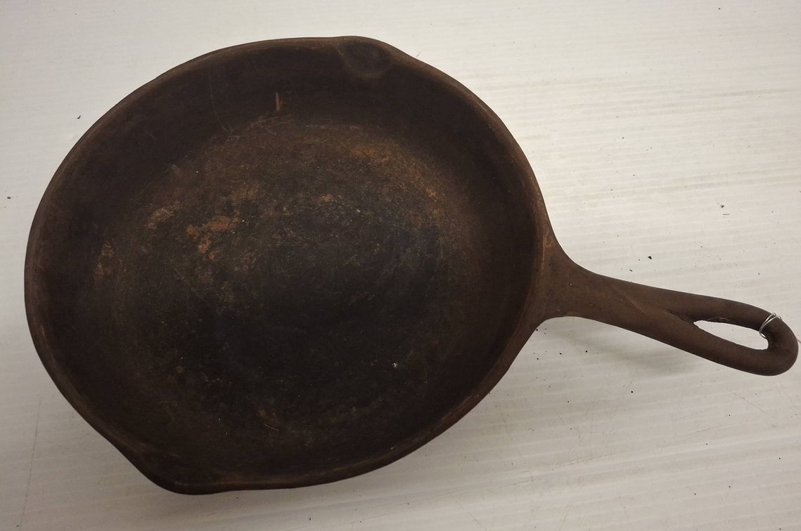 Cast Iron Skillet With Pour Spouts