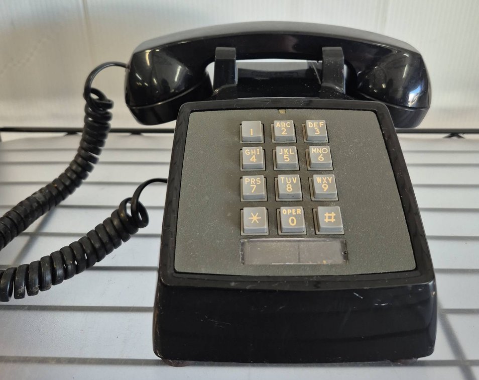 Advanced Communications Push-Button Desk Phone