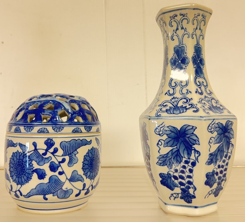Blue White Chinese Porcelain 10in Vase & Box