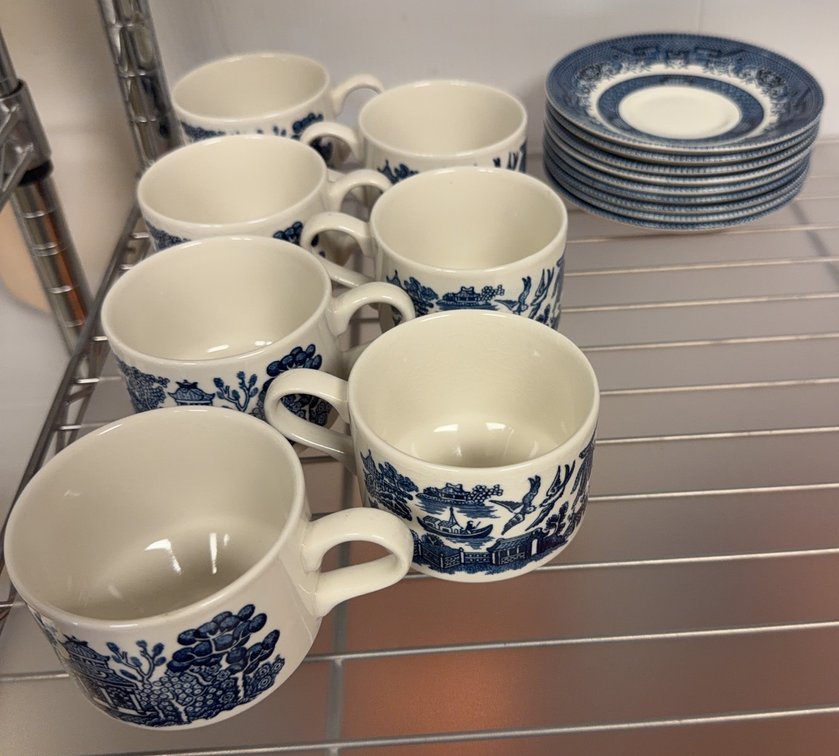 Churchill England Blue Willow Cups & Saucers Set